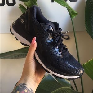 ASICS Gel Nimbus 20 Running Sneakers